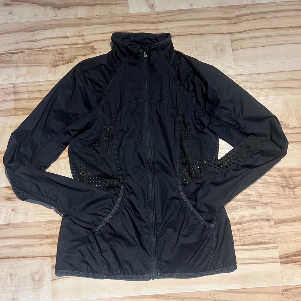 Lululemon Black Nylon Mesh Running Jacket size 6